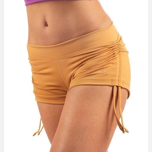 Mika Yoga Wear Shorts - Picture 4 of 6